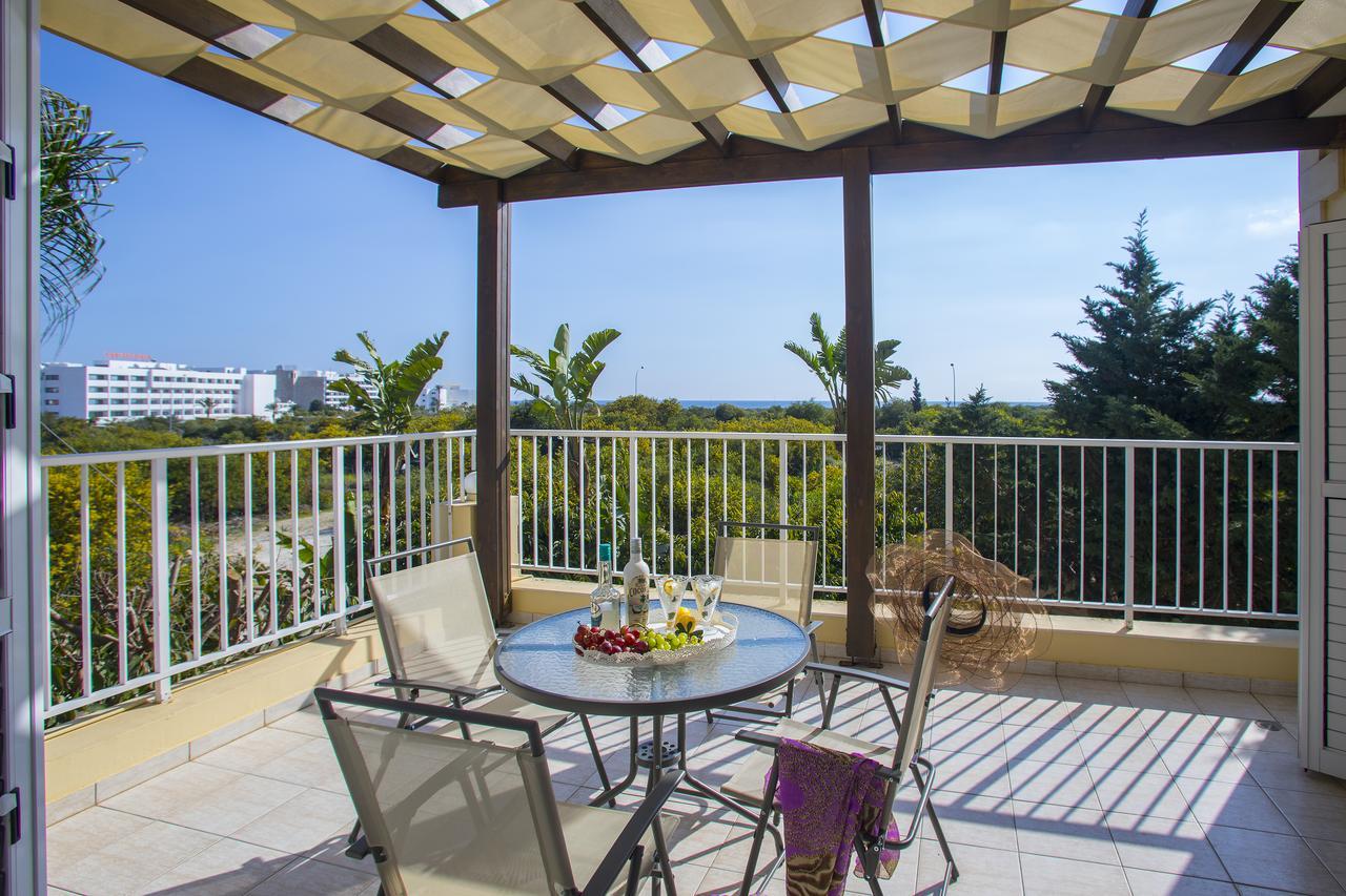 Ayia Napa Tropical Beach Villa エクステリア 写真